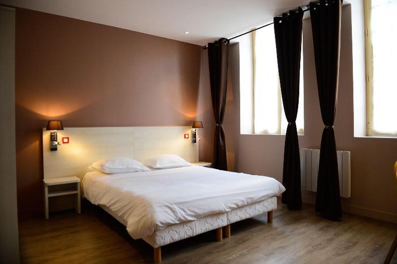 Brit Hotel Du Dauphin LʼAigle Εξωτερικό φωτογραφία