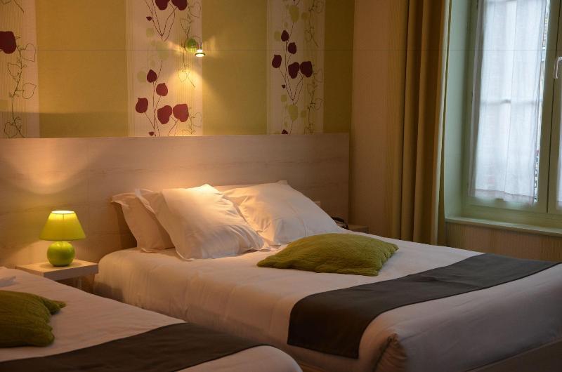 Brit Hotel Du Dauphin LʼAigle Εξωτερικό φωτογραφία