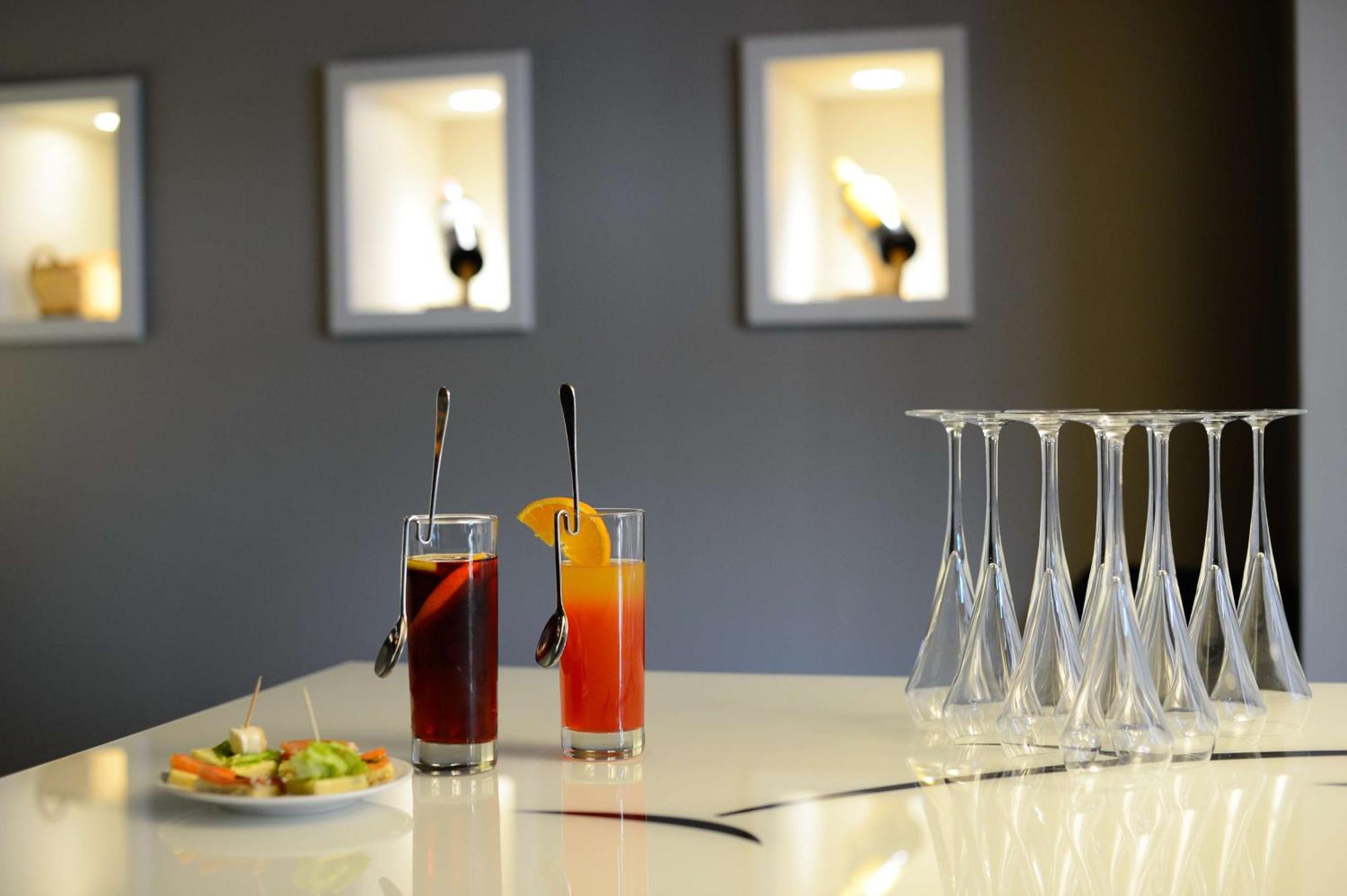 Brit Hotel Du Dauphin LʼAigle Εξωτερικό φωτογραφία