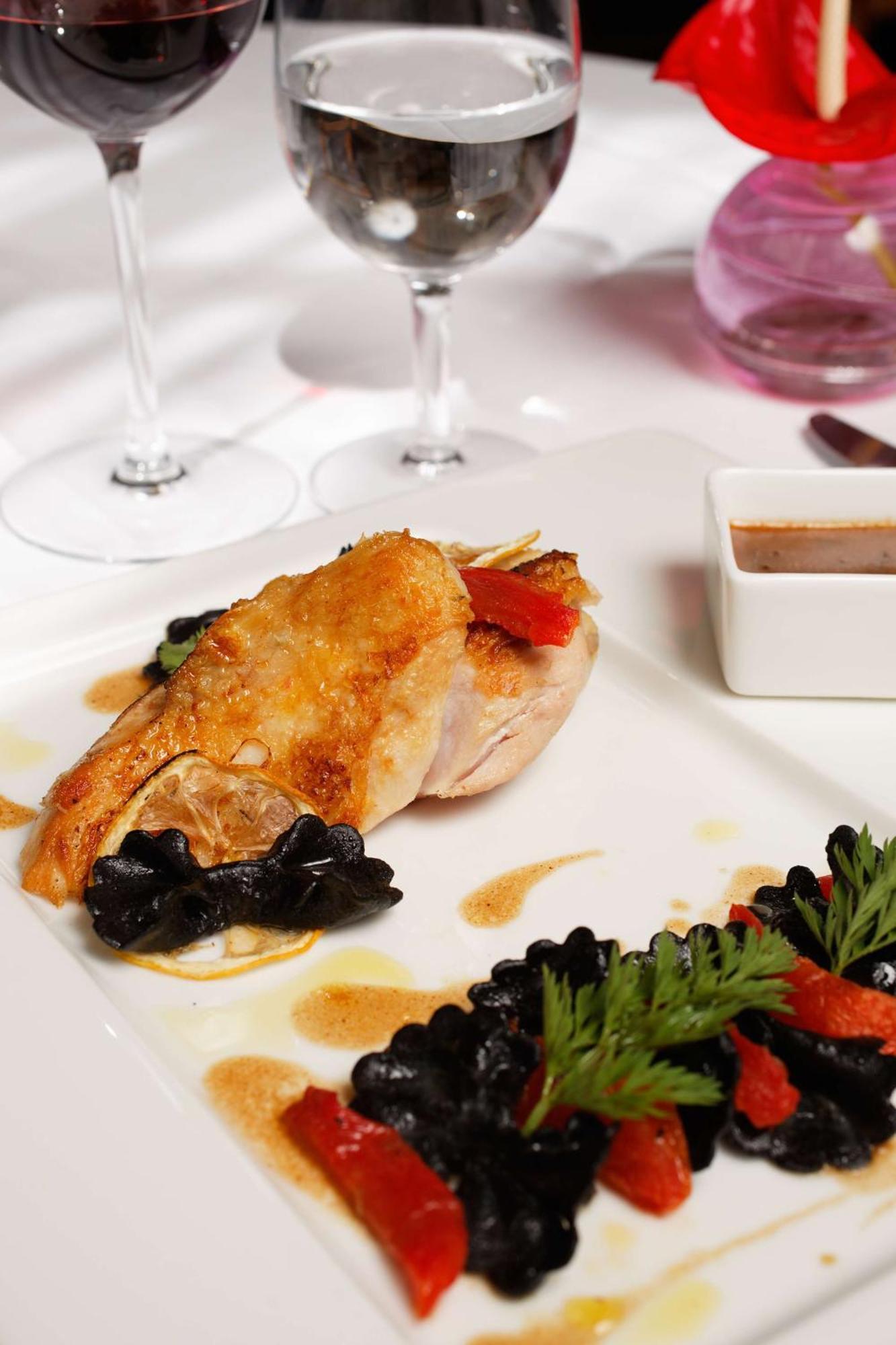 Brit Hotel Du Dauphin LʼAigle Εξωτερικό φωτογραφία