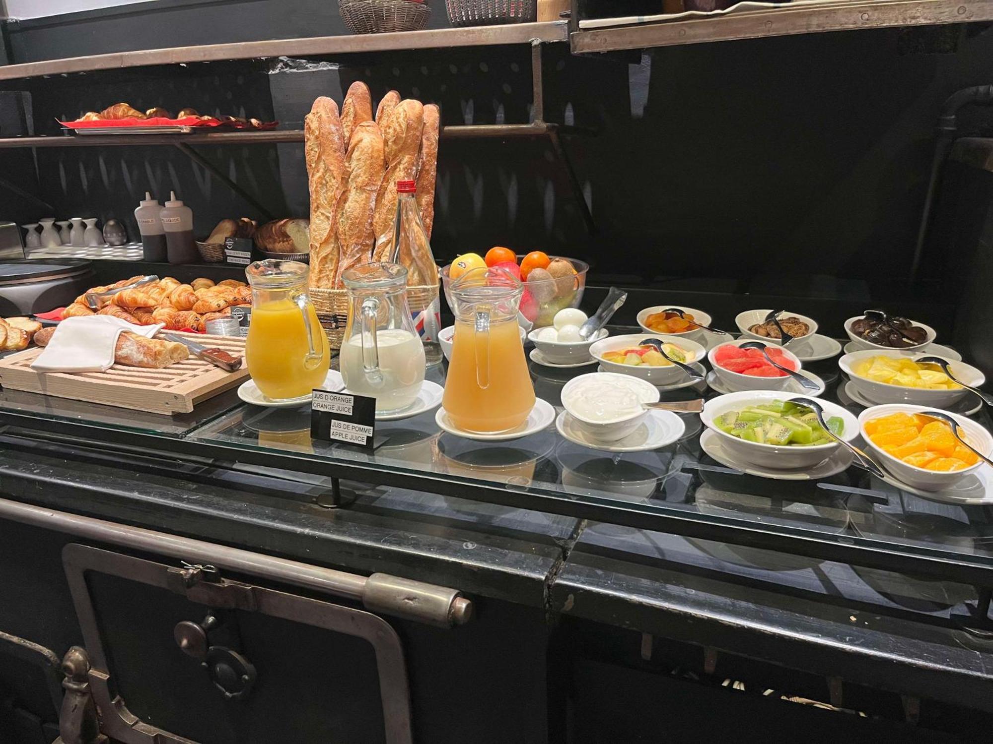 Brit Hotel Du Dauphin LʼAigle Εξωτερικό φωτογραφία